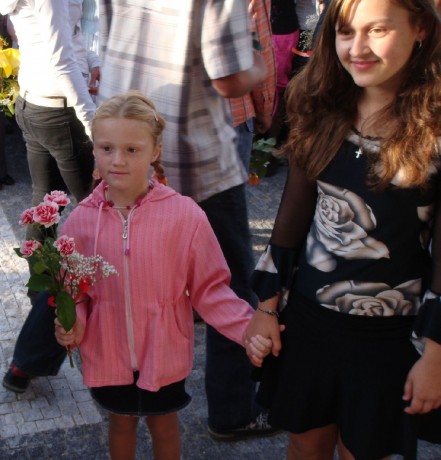 Prvňáci jdou do školy.JPG